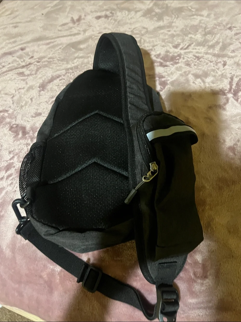 WATERFLY Black Men's Sling Crossbody Bag - Hands-Free Travel Carry